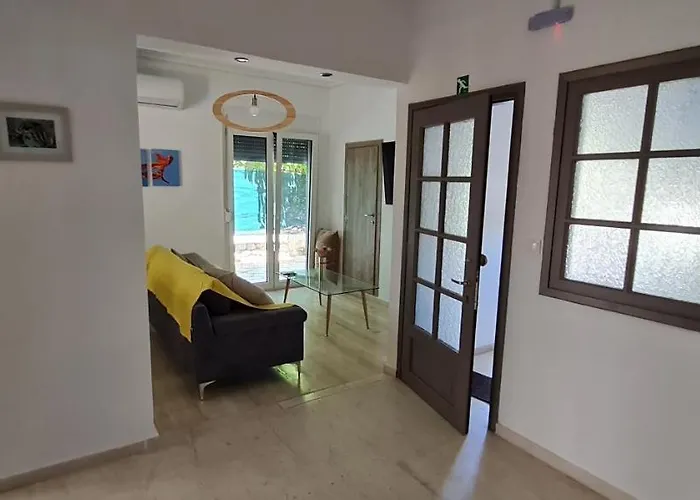 Gerys House Apartamento Nikiana